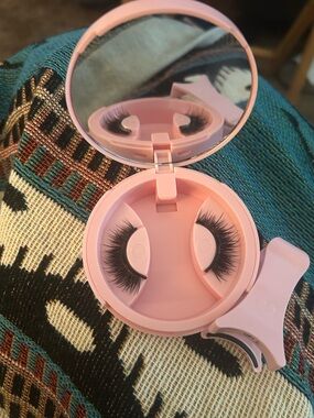Pink Magnetic False Eyelash Set with Applicator